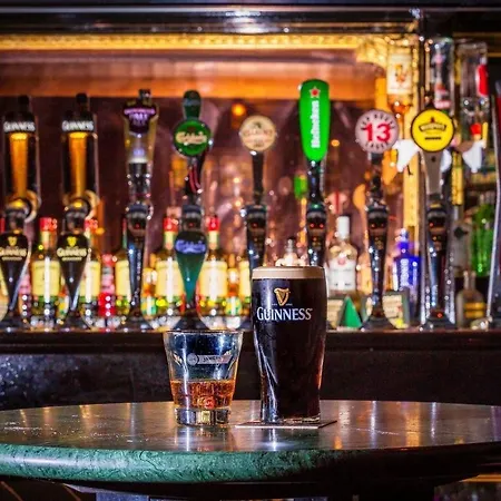 Charlie Foleys * كيلارني